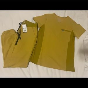 Figs Catarina Paneled One-Pocket Scrub Top & Venice Jogger Scrub Pants